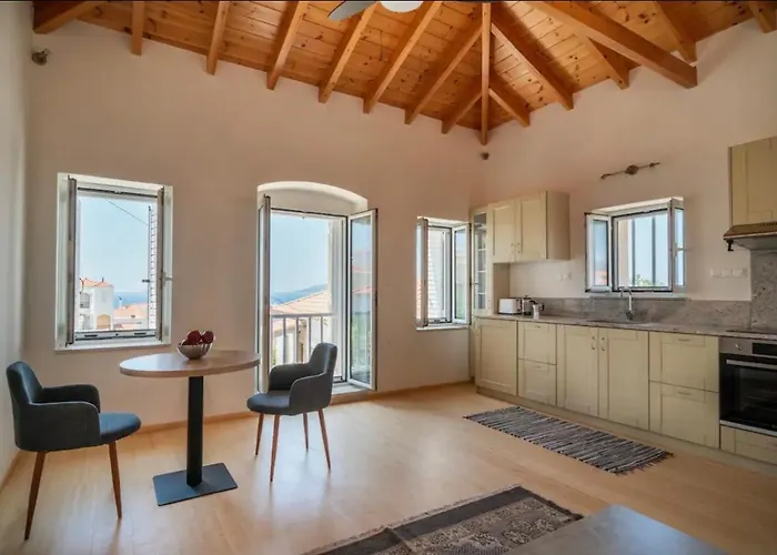 Neapolis Oasis -- Upper House